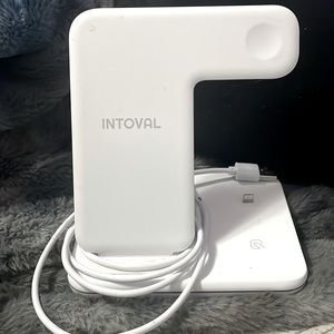 3-1 Apple charging station